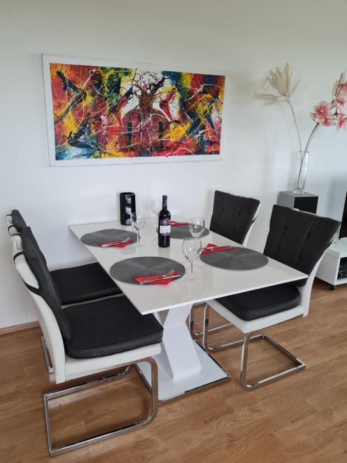Prostorný 3 pokojový apartmán s dvěma terasami Praga Exterior foto