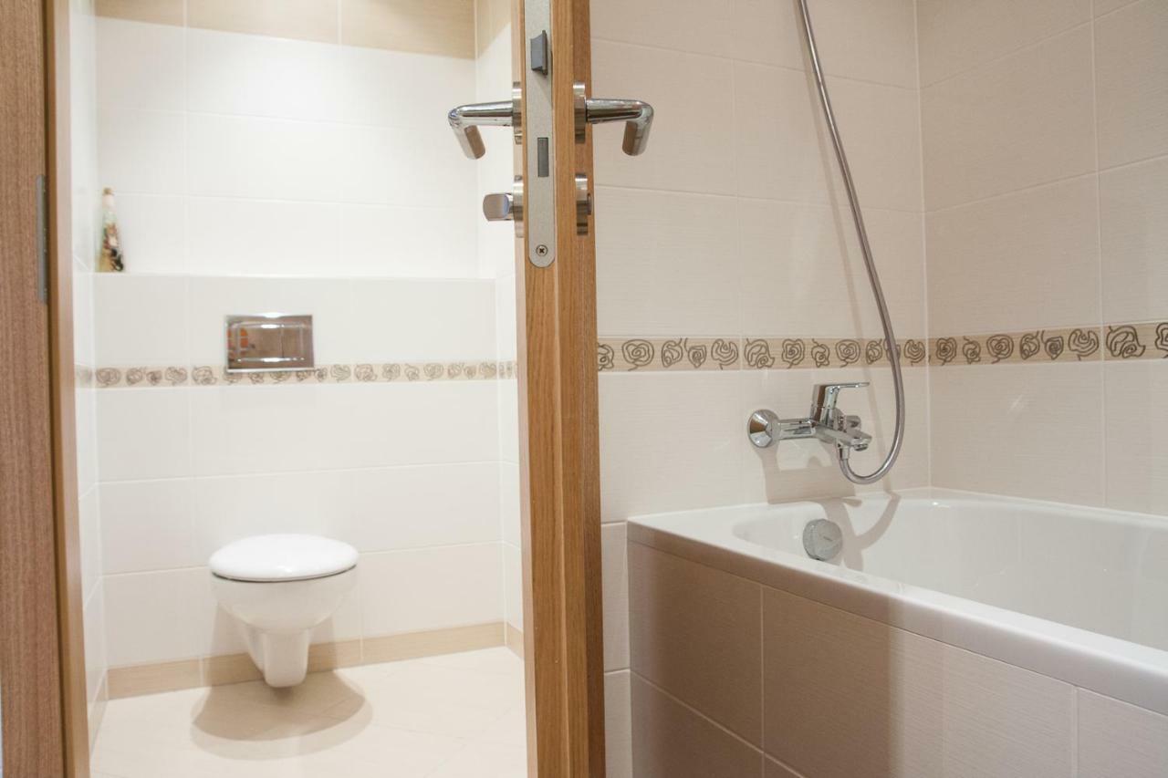Prostorný 3 pokojový apartmán s dvěma terasami Praga Exterior foto